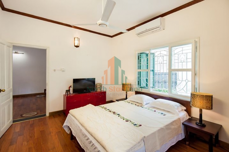 Cho người nước ngoài thuê nhà riêng gần Sun Grand City Lương Yên, có sân vườn rộng 1