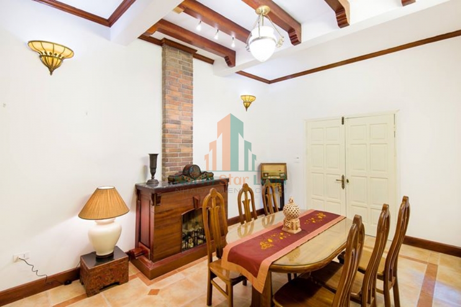 Cho người nước ngoài thuê nhà riêng gần Sun Grand City Lương Yên, có sân vườn rộng 8