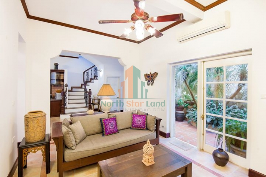Cho người nước ngoài thuê nhà riêng gần Sun Grand City Lương Yên, có sân vườn rộng 9