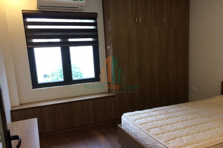 Cho thuê nhà nguyên căn với 6 phòng ngủ, có sân thượng, nhà mới tại Đội Cấn, Ba Đình 11