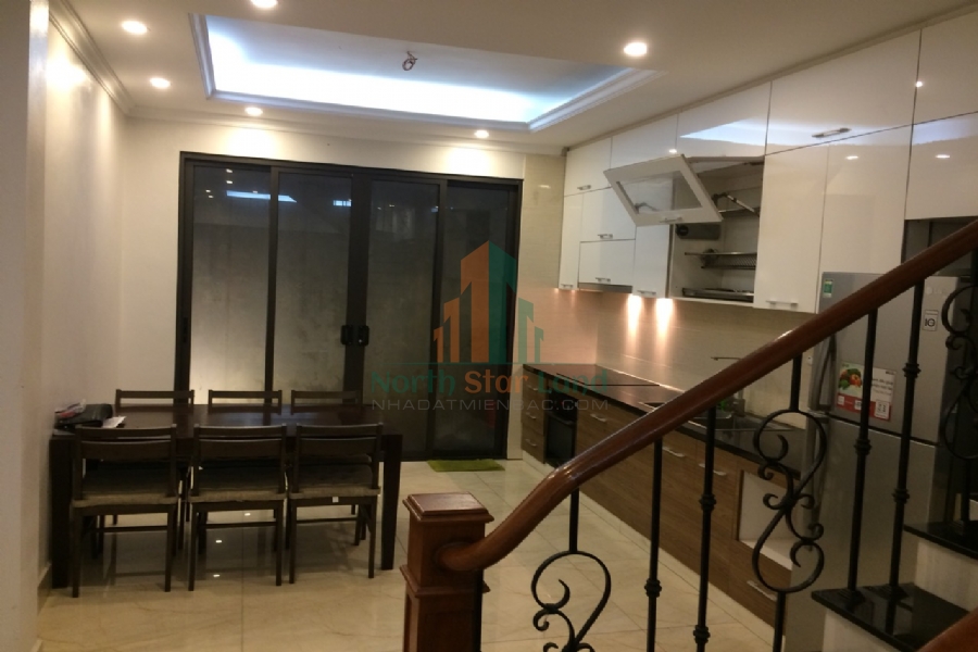 Cho thuê nhà nguyên căn với 6 phòng ngủ, có sân thượng, nhà mới tại Đội Cấn, Ba Đình 12