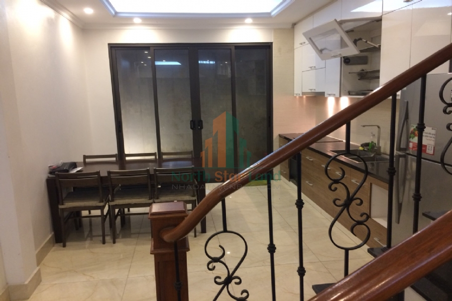 Cho thuê nhà nguyên căn với 6 phòng ngủ, có sân thượng, nhà mới tại Đội Cấn, Ba Đình 7