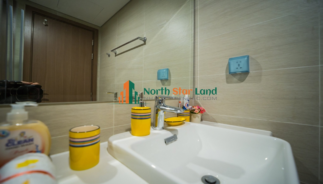 Cho thuê căn hộ dịch vụ 2PN VINHOMES SKYLAKE,Mỹ Đình 12