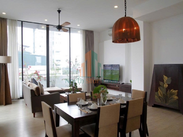 Cho thuê căn hộ dịch vụ 2PN tầng cao ngập nắng,Hoàn Kiếm