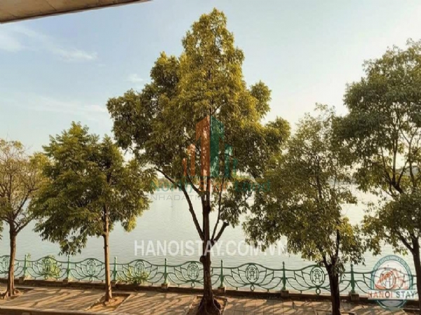 Cho thuê căn hộ dịch vụ 2PN Yên Phụ Tây Hồ